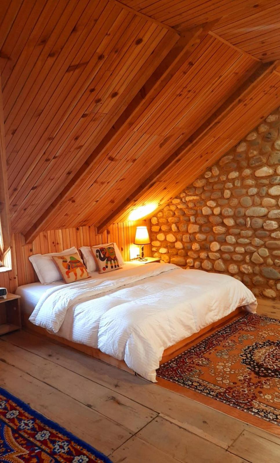 Ishan Log Huts-A Boutique Home Stay Banjar ภายนอก รูปภาพ
